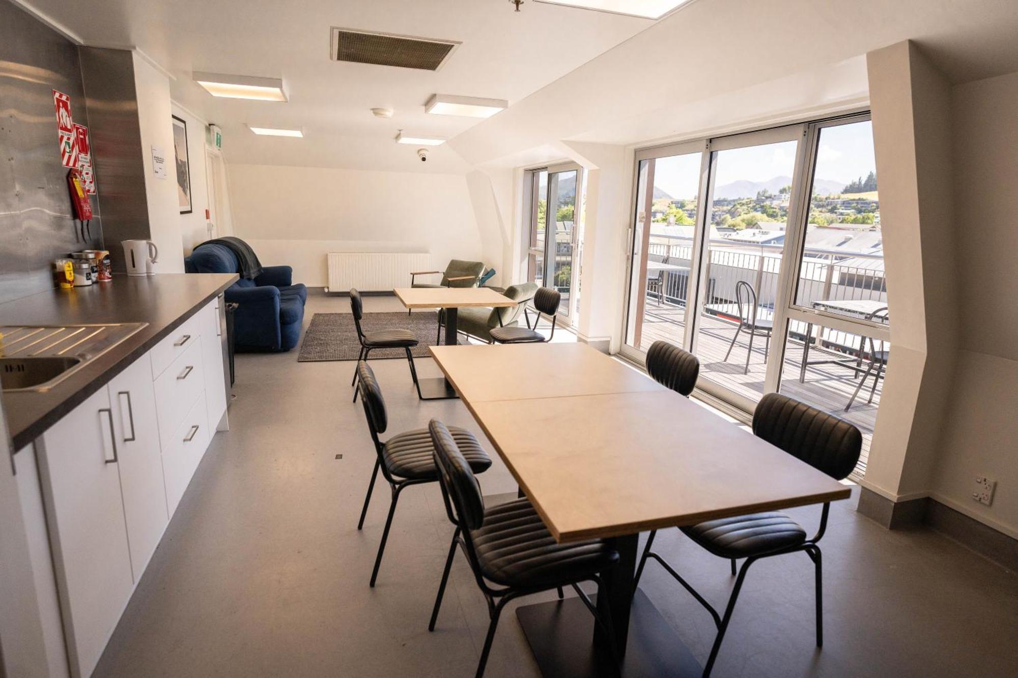 The Brownston Hostel Wanaka Exterior foto